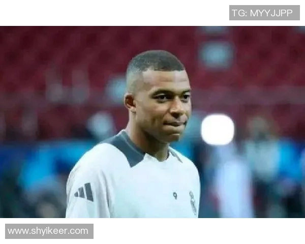 足球明星遭抢劫事件视频曝光引发广泛关注和讨论